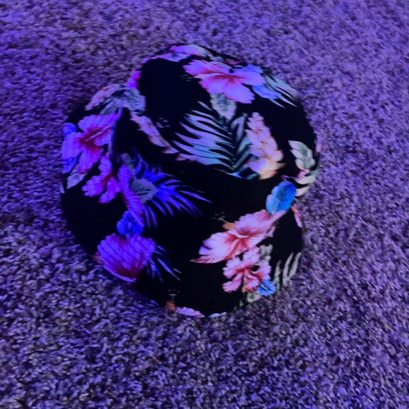 Bucket hats - Picture 2 of 5